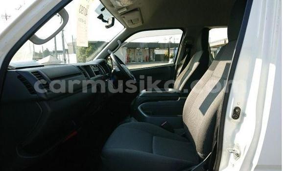 Buy Used Toyota Hiace White Car in Beitbridge in Matabeleland South Buy Used Toyota Hiace White Car in Beitbridge in Matabeleland South