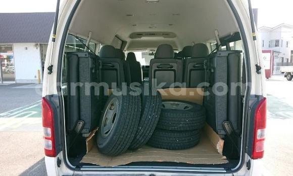 Buy Used Toyota Hiace White Car in Beitbridge in Matabeleland South Buy Used Toyota Hiace White Car in Beitbridge in Matabeleland South