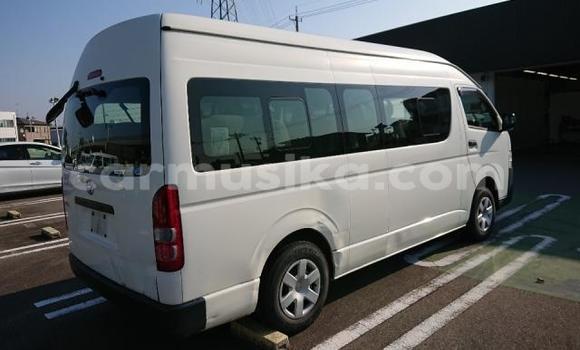 Buy Used Toyota Hiace White Car in Beitbridge in Matabeleland South Buy Used Toyota Hiace White Car in Beitbridge in Matabeleland South