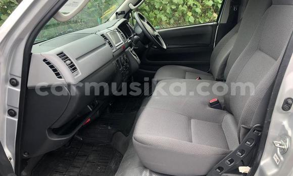 Buy Used Toyota Hiace Silver Car in Beitbridge in Matabeleland South Buy Used Toyota Hiace Silver Car in Beitbridge in Matabeleland South