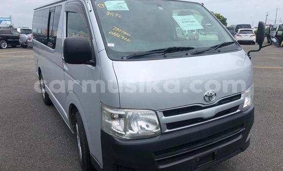 Buy Used Toyota Hiace Silver Car in Beitbridge in Matabeleland South Buy Used Toyota Hiace Silver Car in Beitbridge in Matabeleland South
