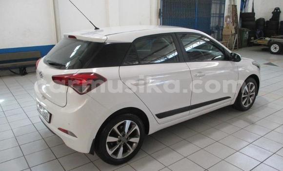 Acheter Occasion Voiture Hyundai i20 Blanc à Beitbridge, Matabeleland South Acheter Occasion Voiture Hyundai i20 Blanc à Beitbridge, Matabeleland South