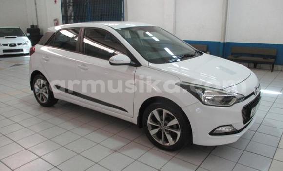 Acheter Occasion Voiture Hyundai i20 Blanc à Beitbridge, Matabeleland South Acheter Occasion Voiture Hyundai i20 Blanc à Beitbridge, Matabeleland South