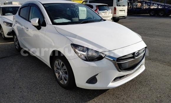 Acheter Occasion Voiture Mazda Demio Blanc à Beitbridge, Matabeleland South