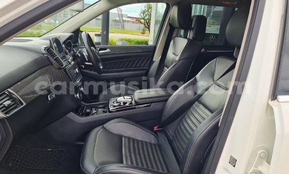 Nunua Ilio tumika Mercedes‒Benz GL–Class Nyeupe Gari ndani ya Beitbridge nchini Matabeleland Kusini Nunua Ilio tumika Mercedes‒Benz GL–Class Nyeupe Gari ndani ya Beitbridge nchini Matabeleland Kusini