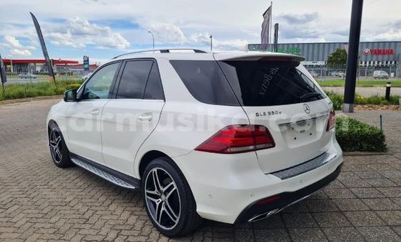 Nunua Ilio tumika Mercedes‒Benz GL–Class Nyeupe Gari ndani ya Beitbridge nchini Matabeleland Kusini Nunua Ilio tumika Mercedes‒Benz GL–Class Nyeupe Gari ndani ya Beitbridge nchini Matabeleland Kusini