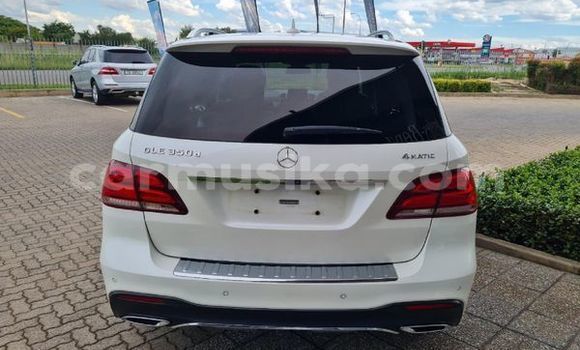 Nunua Ilio tumika Mercedes‒Benz GL–Class Nyeupe Gari ndani ya Beitbridge nchini Matabeleland Kusini Nunua Ilio tumika Mercedes‒Benz GL–Class Nyeupe Gari ndani ya Beitbridge nchini Matabeleland Kusini