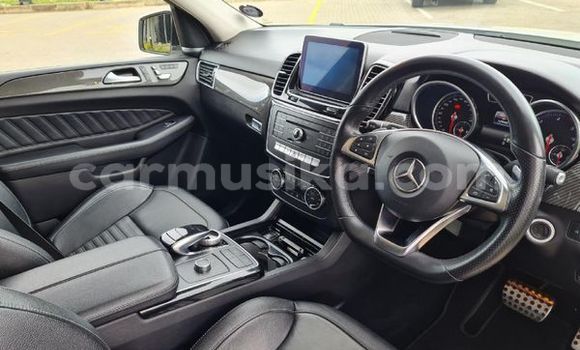 Nunua Ilio tumika Mercedes‒Benz GL–Class Nyeupe Gari ndani ya Beitbridge nchini Matabeleland Kusini Nunua Ilio tumika Mercedes‒Benz GL–Class Nyeupe Gari ndani ya Beitbridge nchini Matabeleland Kusini