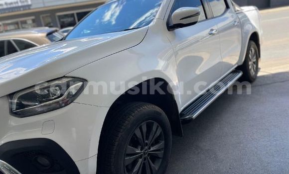 Buy Used Mercedes‒Benz M–Class White Car in Beitbridge in Matabeleland South Buy Used Mercedes‒Benz M–Class White Car in Beitbridge in Matabeleland South