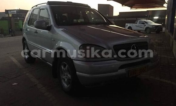 Acheter Occasion Voiture Mercedes‒Benz ML–Class Gris à Alexandra Park, Harare Acheter Occasion Voiture Mercedes‒Benz ML–Class Gris à Alexandra Park, Harare