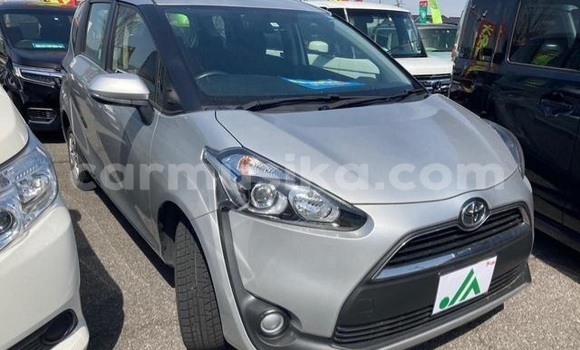 Buy Used Toyota Sienta Silver Car in Beitbridge in Matabeleland South