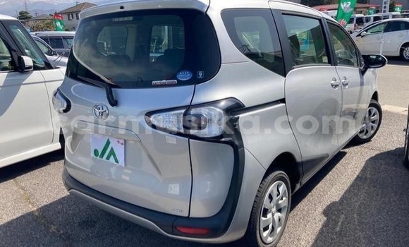 Buy Used Toyota Sienta Silver Car in Beitbridge in Matabeleland South Buy Used Toyota Sienta Silver Car in Beitbridge in Matabeleland South