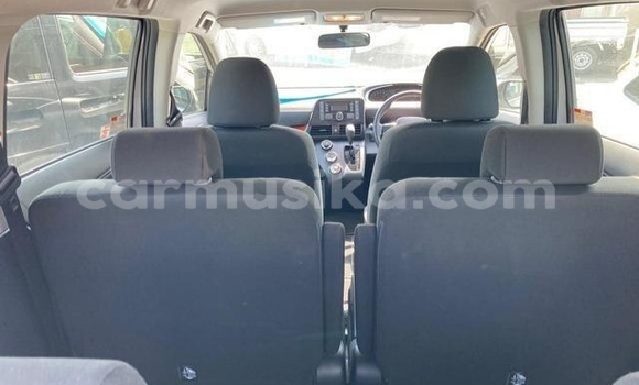 Buy Used Toyota Sienta Silver Car in Beitbridge in Matabeleland South Buy Used Toyota Sienta Silver Car in Beitbridge in Matabeleland South