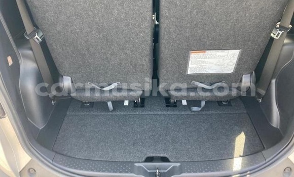 Buy Used Toyota Sienta Silver Car in Beitbridge in Matabeleland South Buy Used Toyota Sienta Silver Car in Beitbridge in Matabeleland South