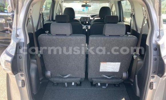 Buy Used Toyota Sienta Silver Car in Beitbridge in Matabeleland South Buy Used Toyota Sienta Silver Car in Beitbridge in Matabeleland South