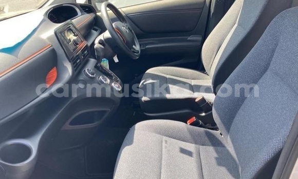 Buy Used Toyota Sienta Silver Car in Beitbridge in Matabeleland South Buy Used Toyota Sienta Silver Car in Beitbridge in Matabeleland South