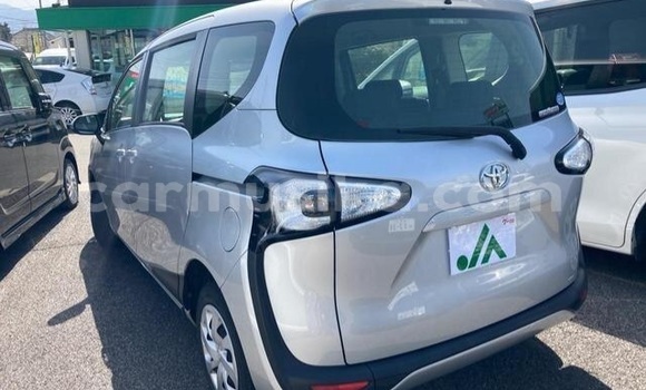 Buy Used Toyota Sienta Silver Car in Beitbridge in Matabeleland South Buy Used Toyota Sienta Silver Car in Beitbridge in Matabeleland South
