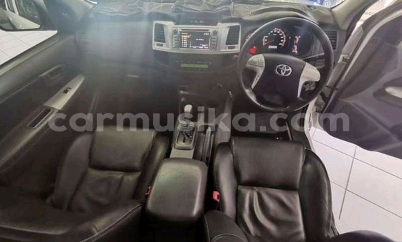 Buy Used Toyota Hilux White Car in Beitbridge in Matabeleland South Buy Used Toyota Hilux White Car in Beitbridge in Matabeleland South