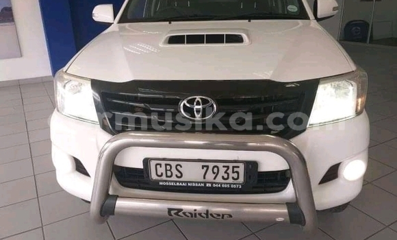 Buy Used Toyota Hilux White Car in Beitbridge in Matabeleland South Buy Used Toyota Hilux White Car in Beitbridge in Matabeleland South