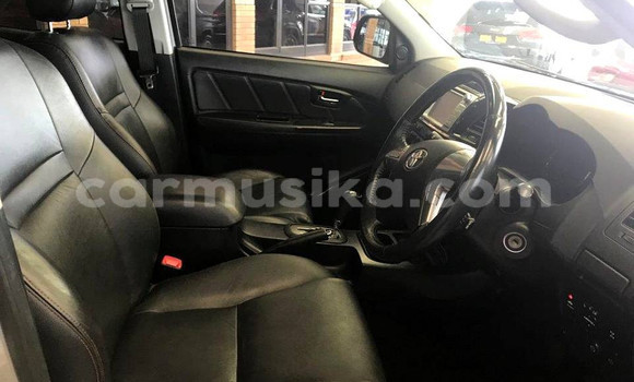 Nunua Ilio tumika Toyota Fortuner Fedha Gari ndani ya Beitbridge nchini Matabeleland Kusini Nunua Ilio tumika Toyota Fortuner Fedha Gari ndani ya Beitbridge nchini Matabeleland Kusini