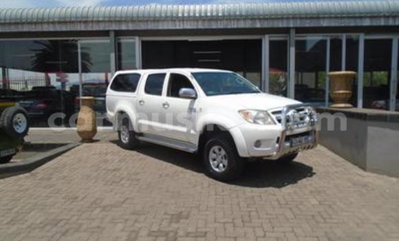 Buy Used Toyota Hilux White Car in Beitbridge in Matabeleland South Buy Used Toyota Hilux White Car in Beitbridge in Matabeleland South