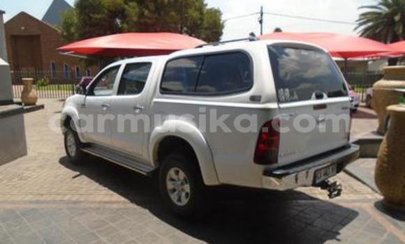 Buy Used Toyota Hilux White Car in Beitbridge in Matabeleland South Buy Used Toyota Hilux White Car in Beitbridge in Matabeleland South