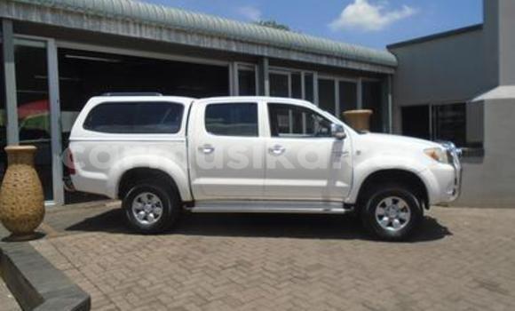 Buy Used Toyota Hilux White Car in Beitbridge in Matabeleland South Buy Used Toyota Hilux White Car in Beitbridge in Matabeleland South