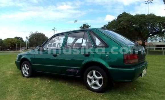 Acheter Occasion Voiture Mazda 323 Autre à Beitbridge, Matabeleland South Acheter Occasion Voiture Mazda 323 Autre à Beitbridge, Matabeleland South