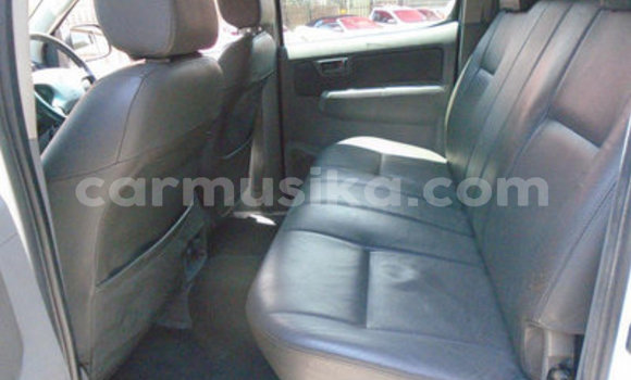 Buy Used Toyota Hilux White Car in Beitbridge in Matabeleland South Buy Used Toyota Hilux White Car in Beitbridge in Matabeleland South