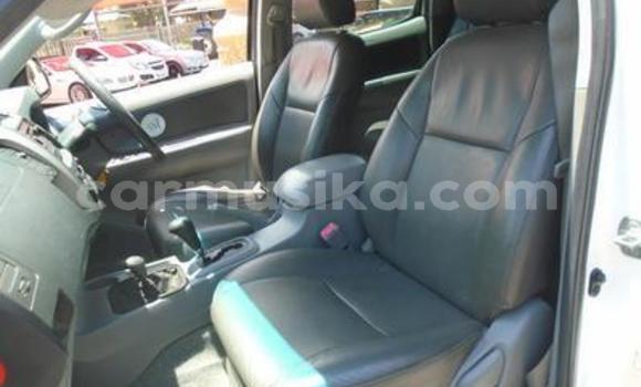 Buy Used Toyota Hilux White Car in Beitbridge in Matabeleland South Buy Used Toyota Hilux White Car in Beitbridge in Matabeleland South