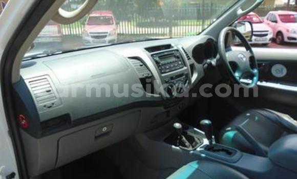 Buy Used Toyota Hilux White Car in Beitbridge in Matabeleland South Buy Used Toyota Hilux White Car in Beitbridge in Matabeleland South