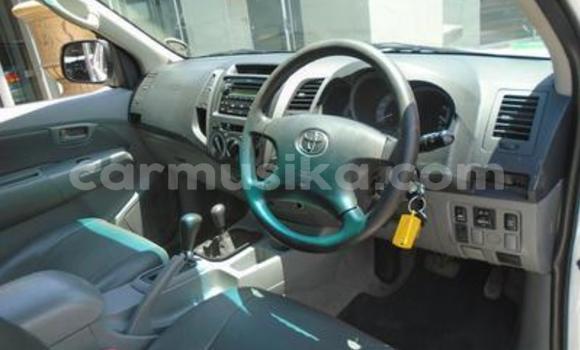 Buy Used Toyota Hilux White Car in Beitbridge in Matabeleland South Buy Used Toyota Hilux White Car in Beitbridge in Matabeleland South