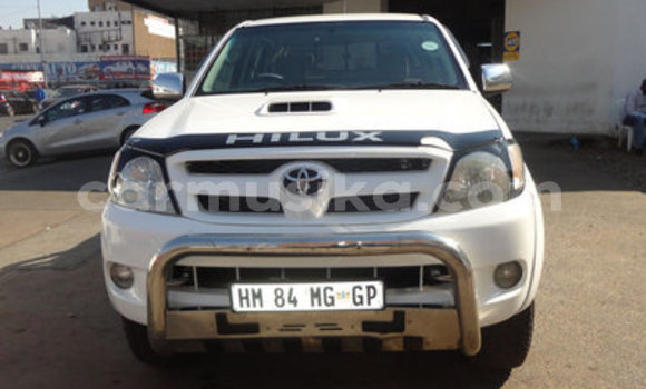 Tenga Tsaru Toyota Hilux Chena Mota in Beitbridge in Matabeleland South Tenga Tsaru Toyota Hilux Chena Mota in Beitbridge in Matabeleland South