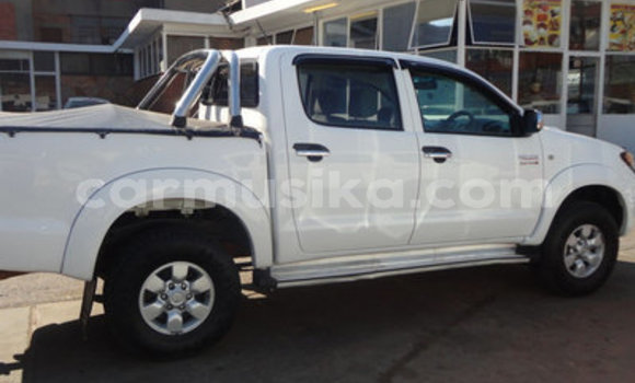 Tenga Tsaru Toyota Hilux Chena Mota in Beitbridge in Matabeleland South Tenga Tsaru Toyota Hilux Chena Mota in Beitbridge in Matabeleland South