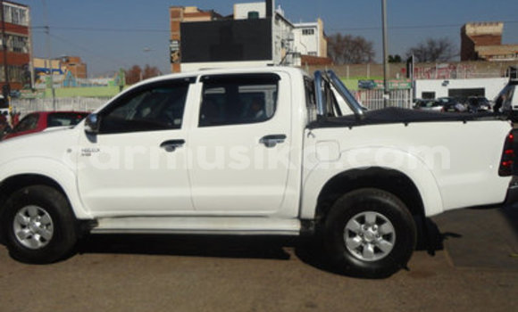 Tenga Tsaru Toyota Hilux Chena Mota in Beitbridge in Matabeleland South Tenga Tsaru Toyota Hilux Chena Mota in Beitbridge in Matabeleland South