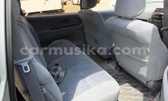 Nunua Ilio tumika Toyota Ipsum Fedha Gari ndani ya Beitbridge nchini Matabeleland Kusini Nunua Ilio tumika Toyota Ipsum Fedha Gari ndani ya Beitbridge nchini Matabeleland Kusini