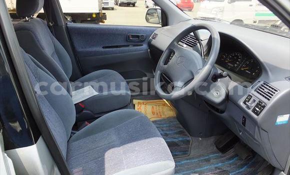 Nunua Ilio tumika Toyota Ipsum Fedha Gari ndani ya Beitbridge nchini Matabeleland Kusini Nunua Ilio tumika Toyota Ipsum Fedha Gari ndani ya Beitbridge nchini Matabeleland Kusini