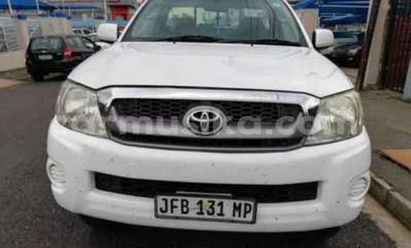 Buy Used Toyota Hilux White Car in Beitbridge in Matabeleland South Buy Used Toyota Hilux White Car in Beitbridge in Matabeleland South