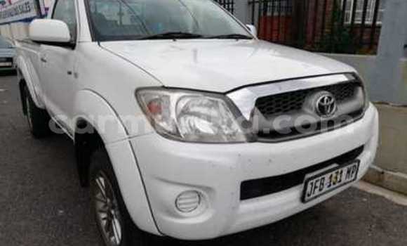 Buy Used Toyota Hilux White Car in Beitbridge in Matabeleland South Buy Used Toyota Hilux White Car in Beitbridge in Matabeleland South