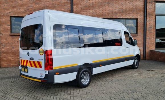 Buy Used Mercedes‒Benz S–Class White Car in Beitbridge in Matabeleland South Buy Used Mercedes‒Benz S–Class White Car in Beitbridge in Matabeleland South