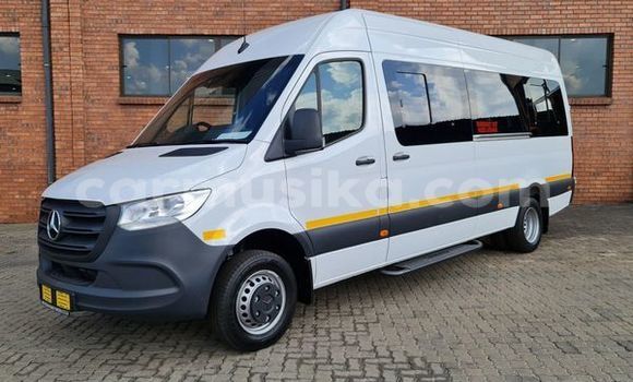 Buy Used Mercedes‒Benz S–Class White Car in Beitbridge in Matabeleland South Buy Used Mercedes‒Benz S–Class White Car in Beitbridge in Matabeleland South