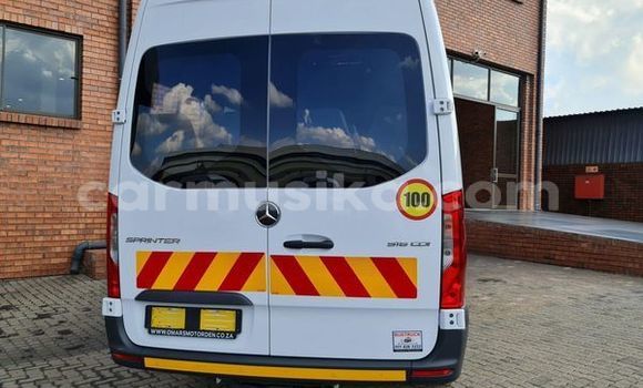 Buy Used Mercedes‒Benz S–Class White Car in Beitbridge in Matabeleland South Buy Used Mercedes‒Benz S–Class White Car in Beitbridge in Matabeleland South