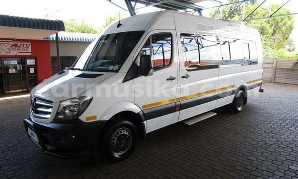 Nunua Ilio tumika Mercedes‒Benz S–Class Nyeupe Gari ndani ya Beitbridge nchini Matabeleland Kusini