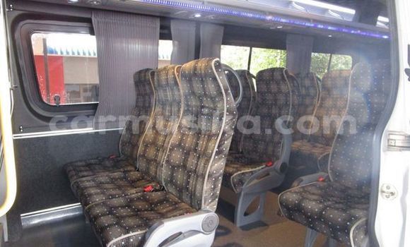 Tenga Tsaru Mercedes‒Benz S–Class Chena Mota in Beitbridge in Matabeleland South Tenga Tsaru Mercedes‒Benz S–Class Chena Mota in Beitbridge in Matabeleland South