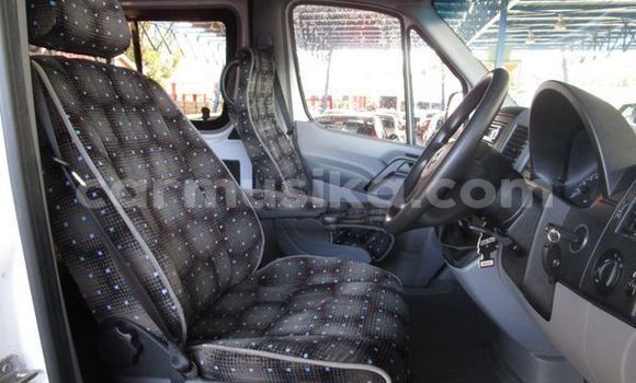 Tenga Tsaru Mercedes‒Benz S–Class Chena Mota in Beitbridge in Matabeleland South Tenga Tsaru Mercedes‒Benz S–Class Chena Mota in Beitbridge in Matabeleland South