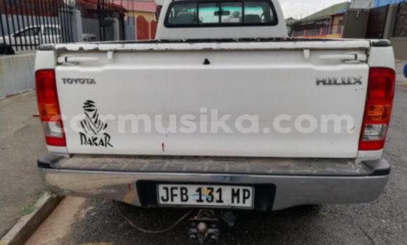Buy Used Toyota Hilux White Car in Beitbridge in Matabeleland South Buy Used Toyota Hilux White Car in Beitbridge in Matabeleland South