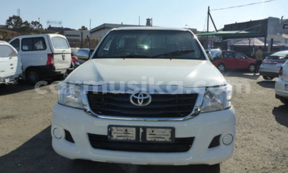 Tenga Tsaru Toyota Hilux Chena Mota in Beitbridge in Matabeleland South Tenga Tsaru Toyota Hilux Chena Mota in Beitbridge in Matabeleland South