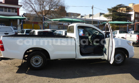 Tenga Tsaru Toyota Hilux Chena Mota in Beitbridge in Matabeleland South Tenga Tsaru Toyota Hilux Chena Mota in Beitbridge in Matabeleland South