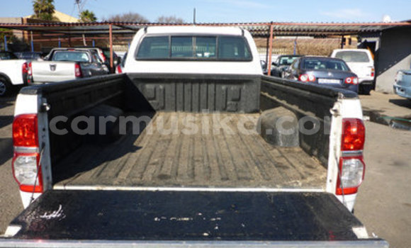 Tenga Tsaru Toyota Hilux Chena Mota in Beitbridge in Matabeleland South Tenga Tsaru Toyota Hilux Chena Mota in Beitbridge in Matabeleland South