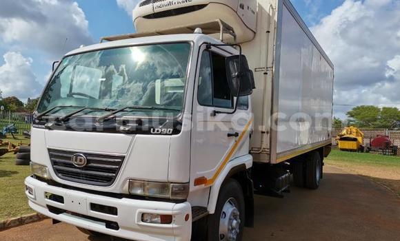 Nunua Ilio tumika Nissan UD Nyeupe Lori ndani ya Beitbridge nchini Matabeleland Kusini